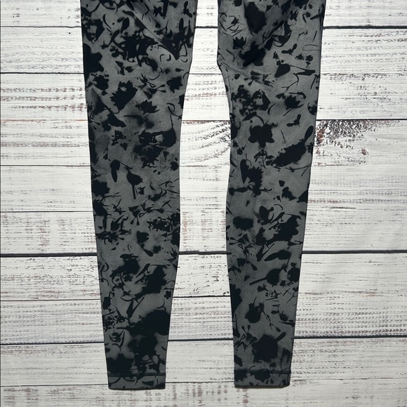 Lululemon Lab Hi-Rise Wunder Under Black and Gray Floral Leggings Size 8 NWT - Picture 10 of 12
